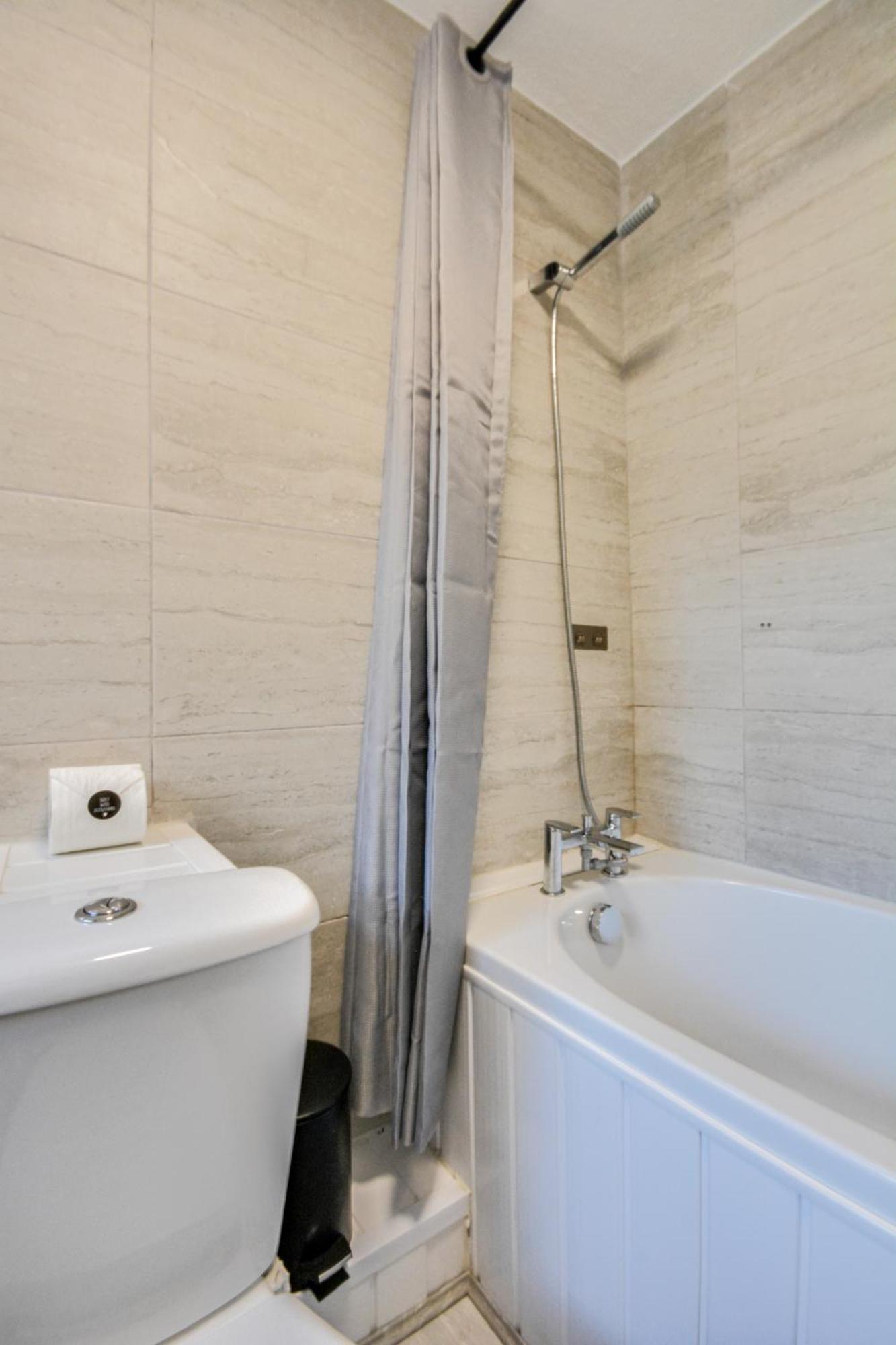 Stay With Alexandra 2 Free Parking - High Speed Free Wifi 利物浦 外观 照片